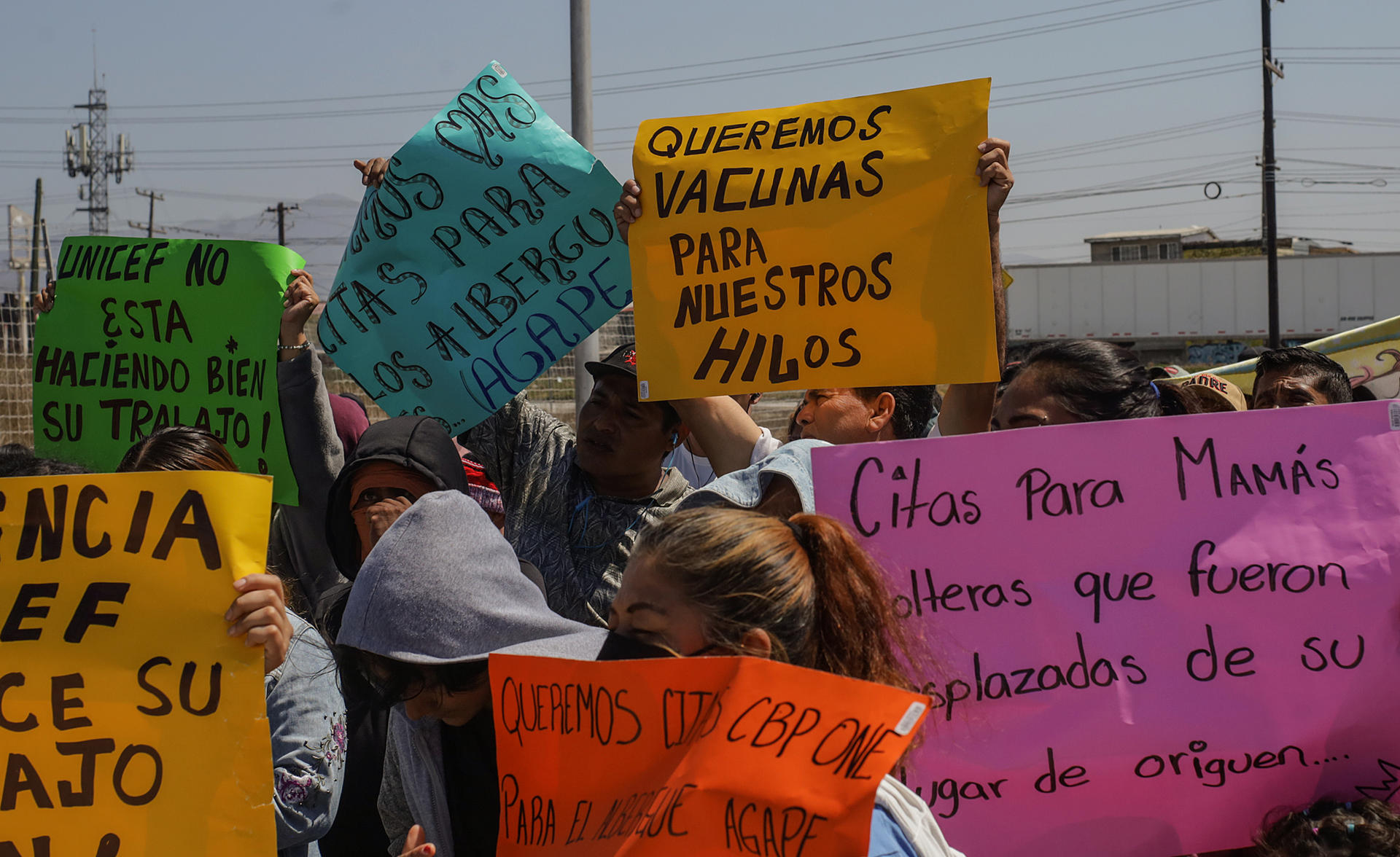 Migrants protest the lack of vaccinations and medical care outside the US Consulate in Tijuana, Mexico, August 24, 2023. EFE/ Joebeth Terríquez