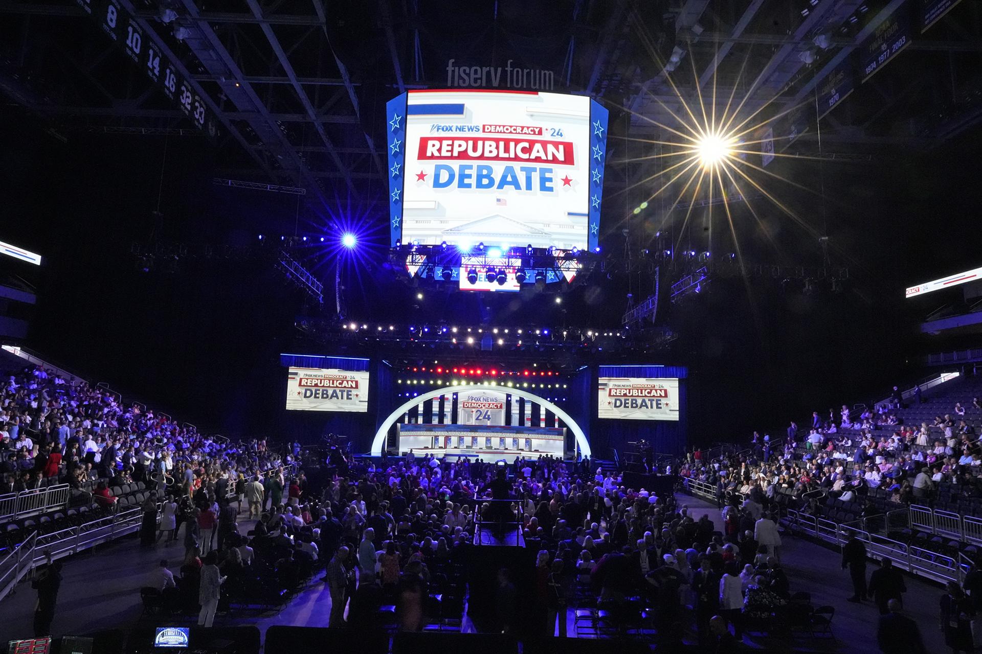 The stage is set for the start of the Republican presidential debate, hosted by Fox News and moderated by Bret Baier and Martha MacCallum, at the Fiserv Forum in Milwaukee, Wisconsin, USA, 23 August 2023. EFE-EPA/MIKE DESISTI / POOL SHUTTERSTOCK OUT EDITORIAL USE ONLY/NO SALES
