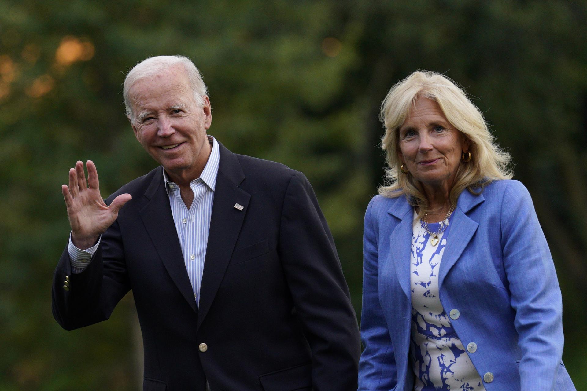 US President Joe Biden and First lady Jill Biden arrive on the South Lawn of the White House upon his return to Washington, DC, USA, 26 August 2023, after a vacation in Nevada. EFE-EPA/Yuri Gripas/POOL