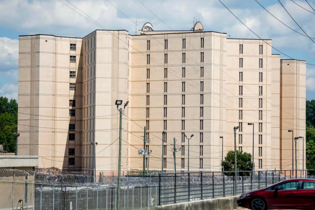 Vista de la prisión del condado de Fulton, el 17 de agosto de 2023, en Atlanta, Georgia (EE.UU.). EFE/Erik S. Lesser
