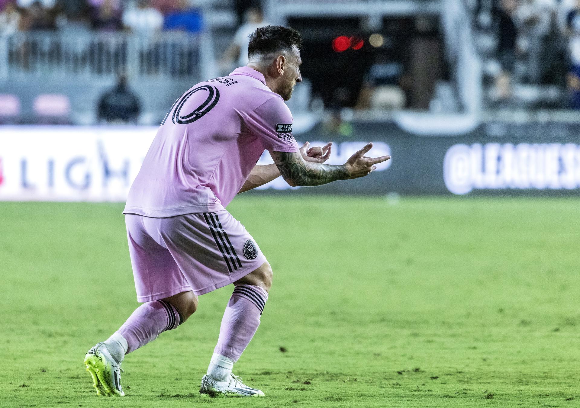 Inter Miami's Lionel Messi celebrates after scoring the 4-0 goal during the Leagues Cup quarter final soccer match between Inter Miami CF and Charlotte FC in Fort Lauderdale, Florida, US, 11 August 2023. EFE-EPA/CRISTOBAL HERRERA-ULASHKEVICH
