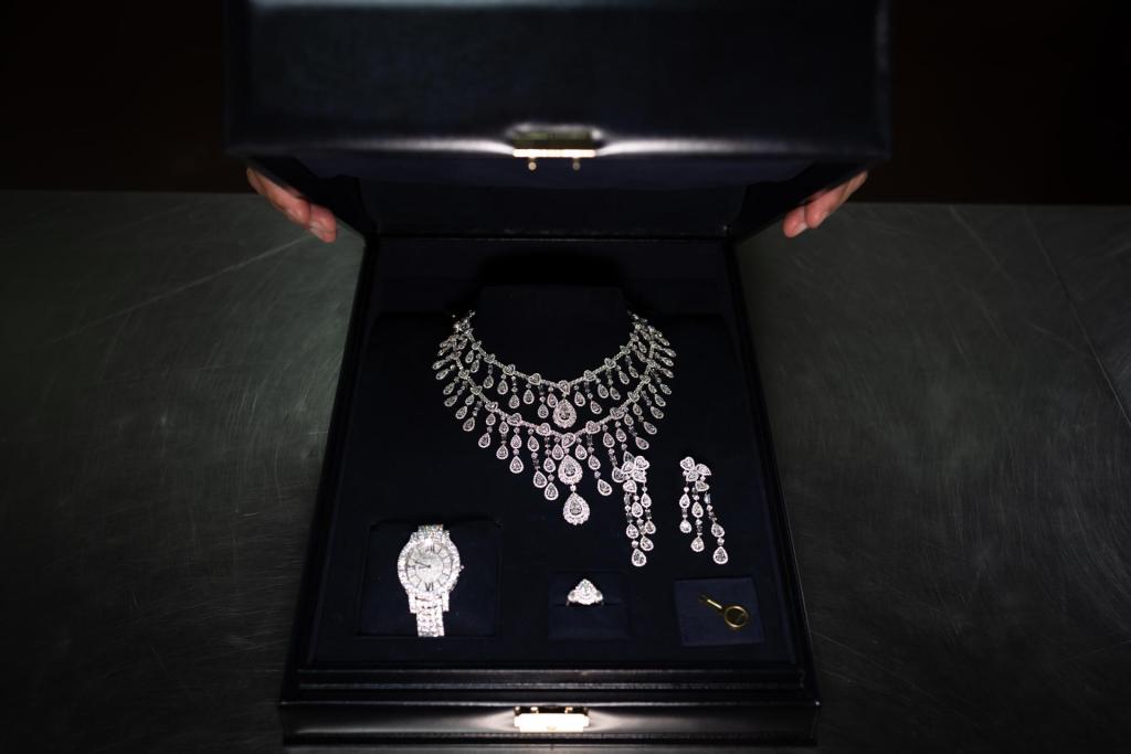 Fotografía de archivo de las joyas que el Gobierno saudí regaló en 2021 al exgobernante Jair Bolsonaro y su esposa, Michelle Bolsonaro. EFE/Isaac Fontana
