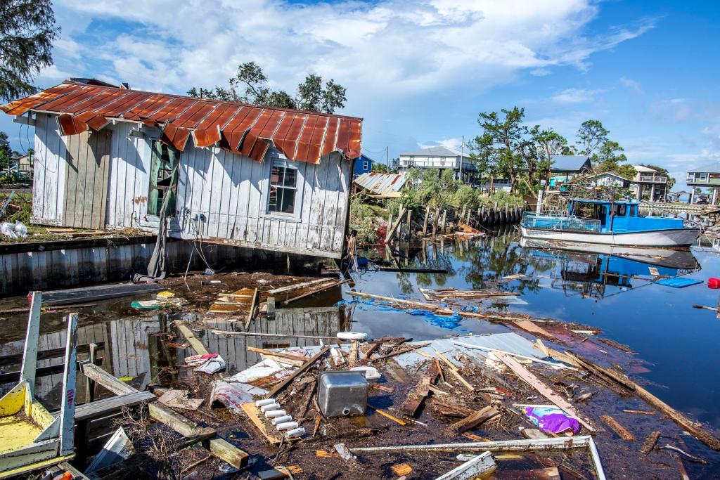 Florida se vuelca al rescate de personas y a las tareas de recuperación tras Idalia