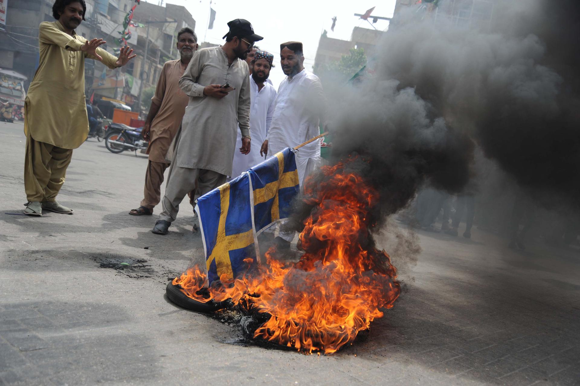 Protester burn Swedish flags to protest against Sweden over burning of the copy of Koran in Sweden, in Hyderabad, Pakistan, 05 July 2023. EFE/EPA/NADEEM KHAWAR
