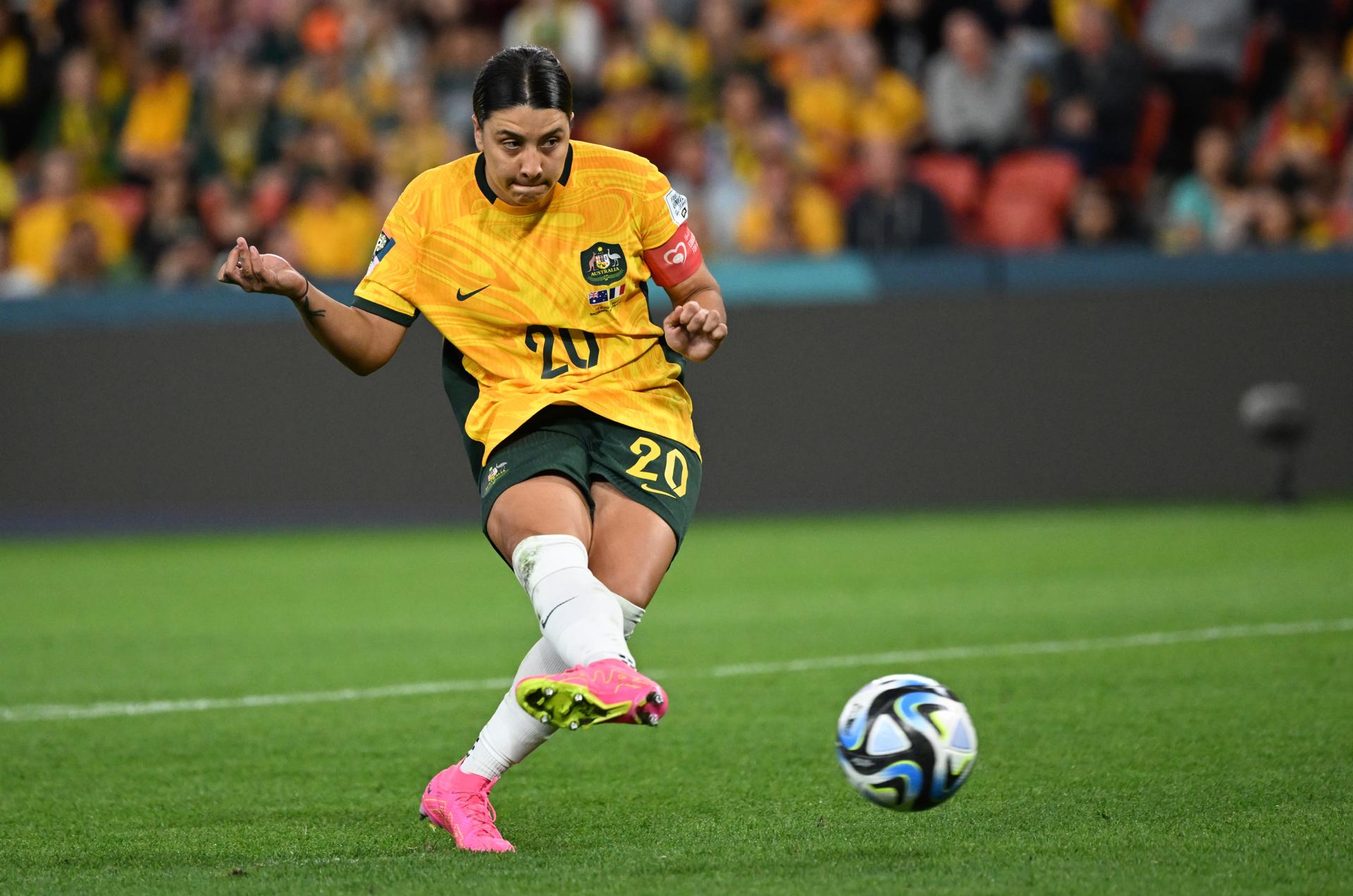 Sam Kerr of Australia scores a goal during a penalty shootout against France in the quarterfinals of the FIFA Women's World Cup 2023 in Brisbane, Australia, 12 August 2023. Australia won the shootout 7-6 after neither team had scored in regulation or extra time. EFE/EPA/DARREN ENGLAND AUSTRALIA AND NEW ZEALAND OUT
