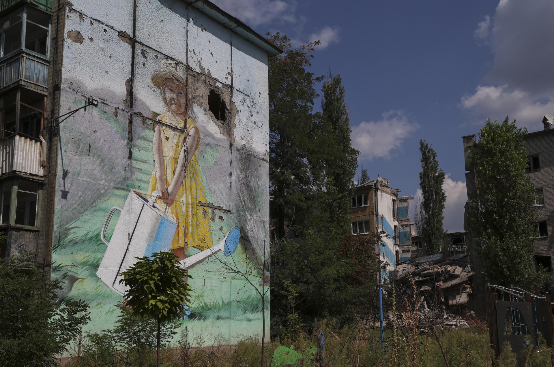A damaged mural is seen on the Mural alley in Avdiivka settlement near a frontline in Donetsk region, Ukraine, 28 August 2023, amid Russia's ongoing invasion. EFE-EPA/ALEX BABENKO