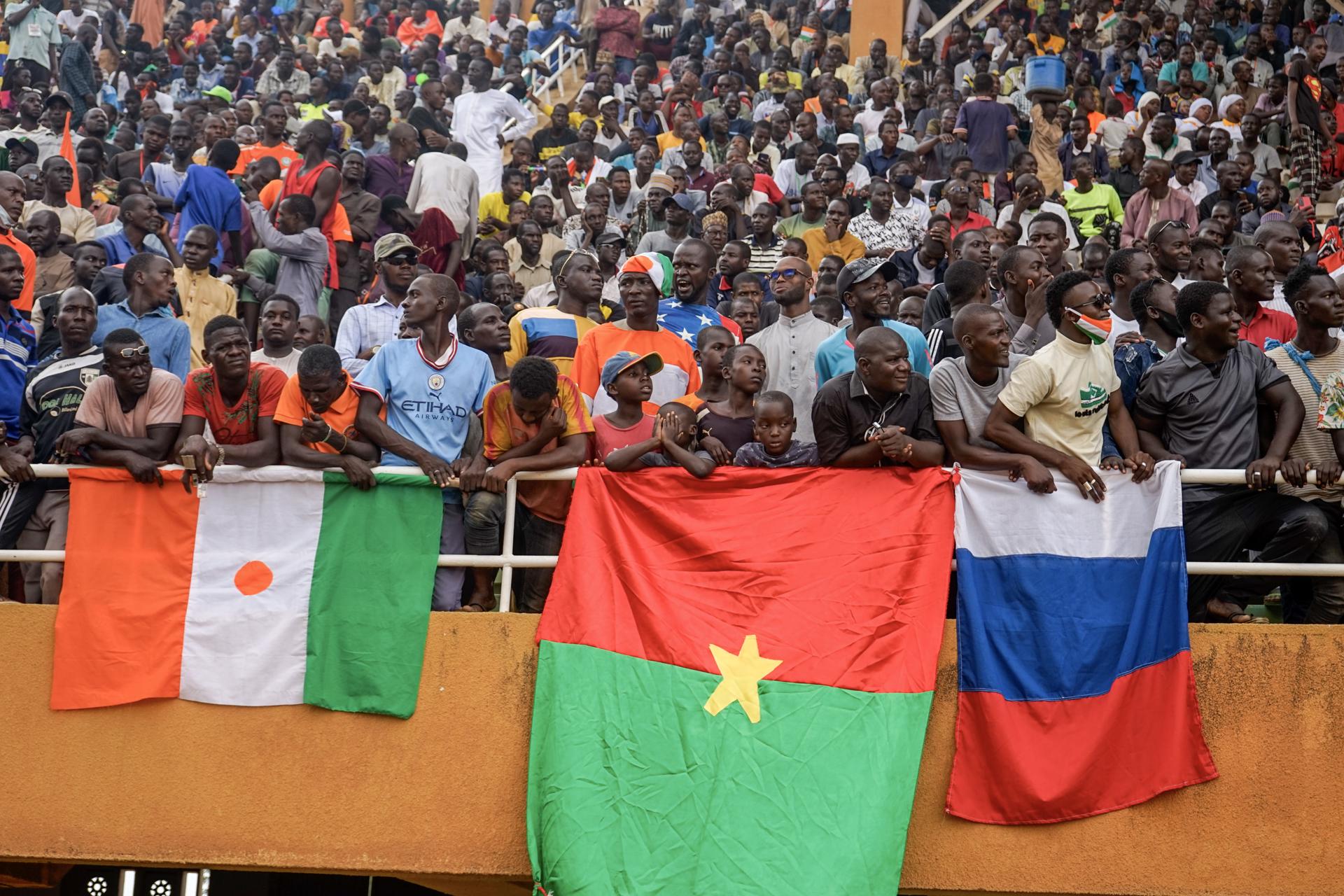Supporters of the junta display flags during a rally at a stadium in Niamey, Niger, 26 August 2023. EFE/EPA/ISSIFOU DJIBO