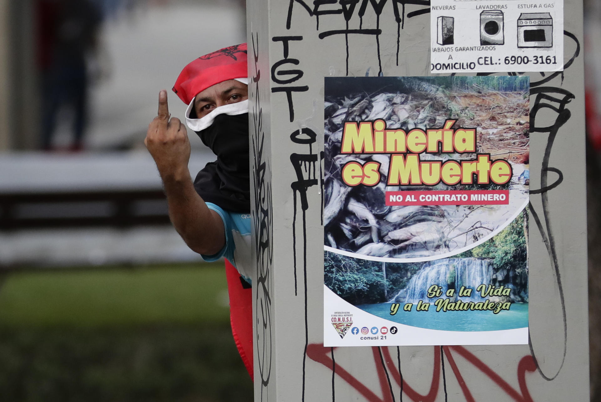 Tensión y escaramuzas con la Policía durante una protesta contra una mina de cobre en Panamá