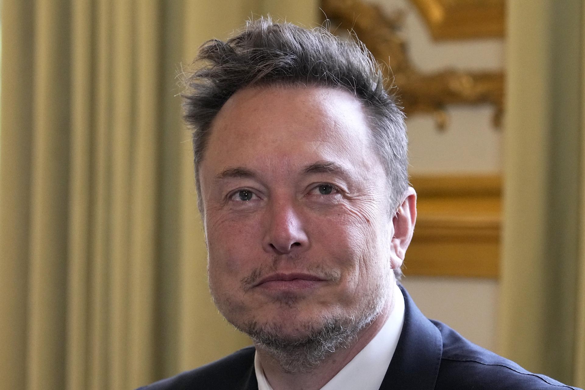 X. Corp, and Tesla CEO Elon Musk poses prior to his talks with French President Emmanuel Macron at the Elysee Palace in Paris, 15 May 2023. EFE-EPA FILE/MICHEL EULER / POOL MAXPPP OUT
