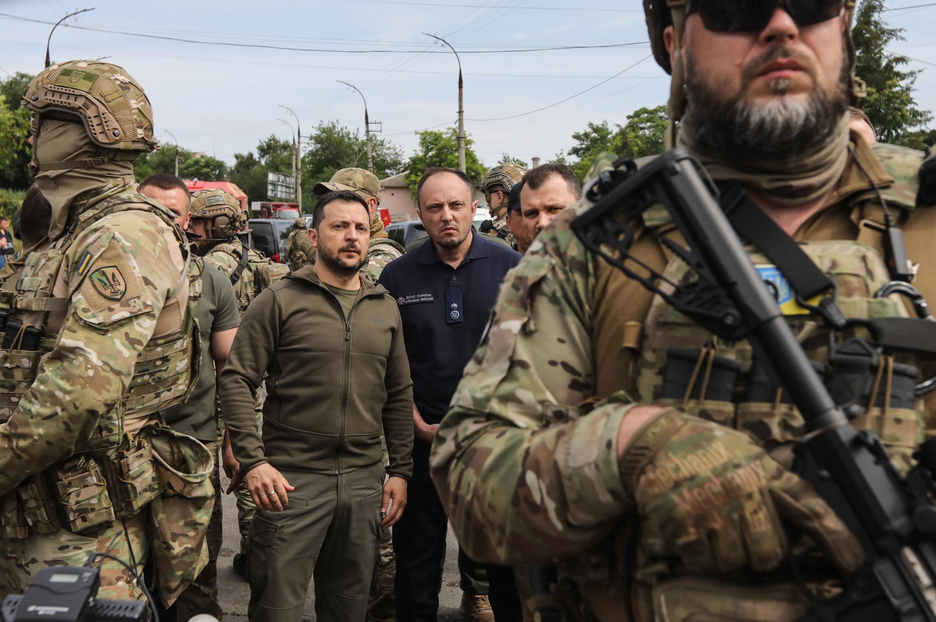 Ukrainian President Volodymyr Zelensky (C-L) visits Kherson, Ukraine, 08 June 2023, amid the Russian invasion. EFE-EPA FILE/MYKOLA TYMCHENKO