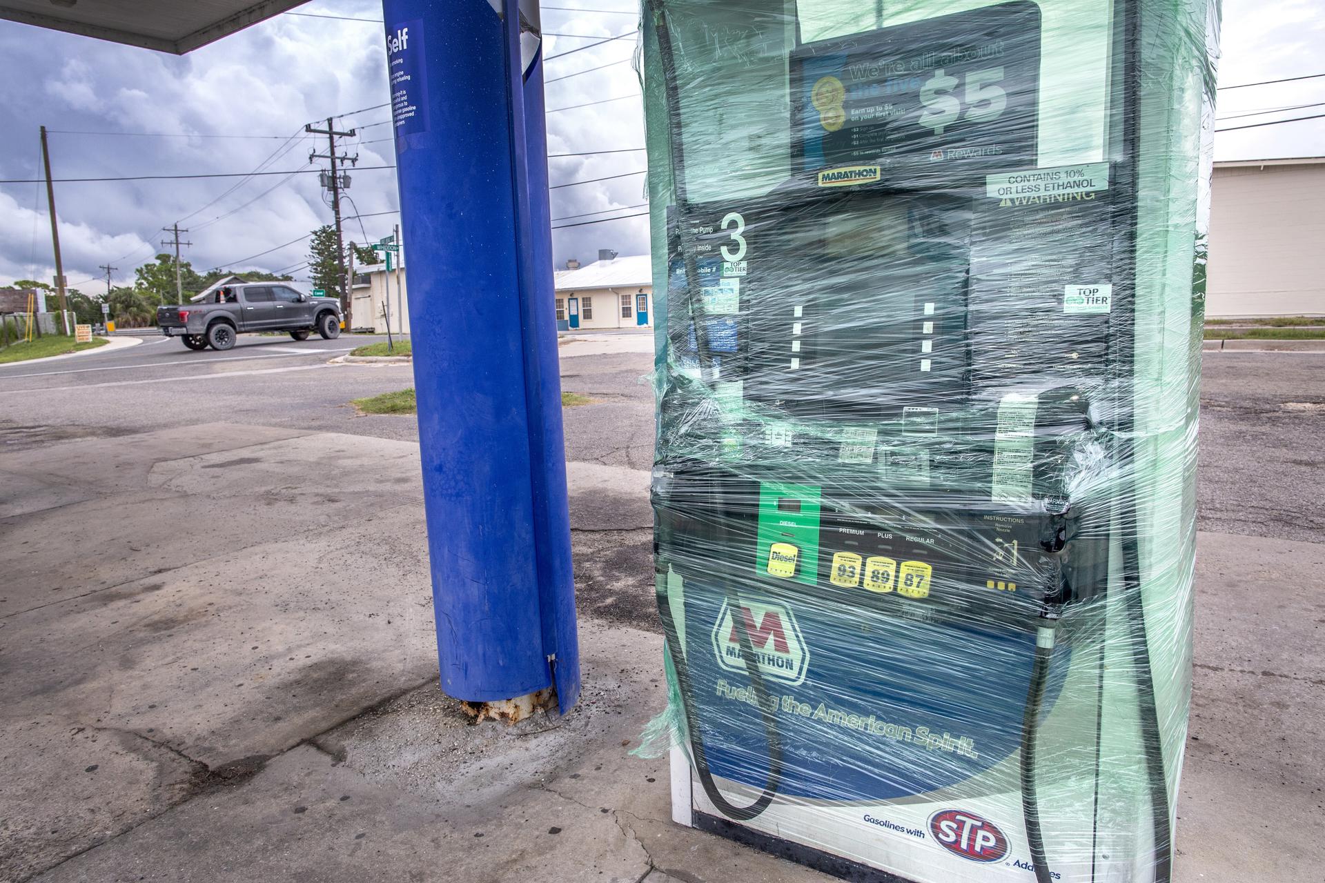 A gas station pump is wrapped in plastic as the town prepares for Hurricane Idalia in Cedar Key, Florida, US, 29 August 2023. EFE-EPA/CRISTOBAL HERRERA-ULASHKEVICH