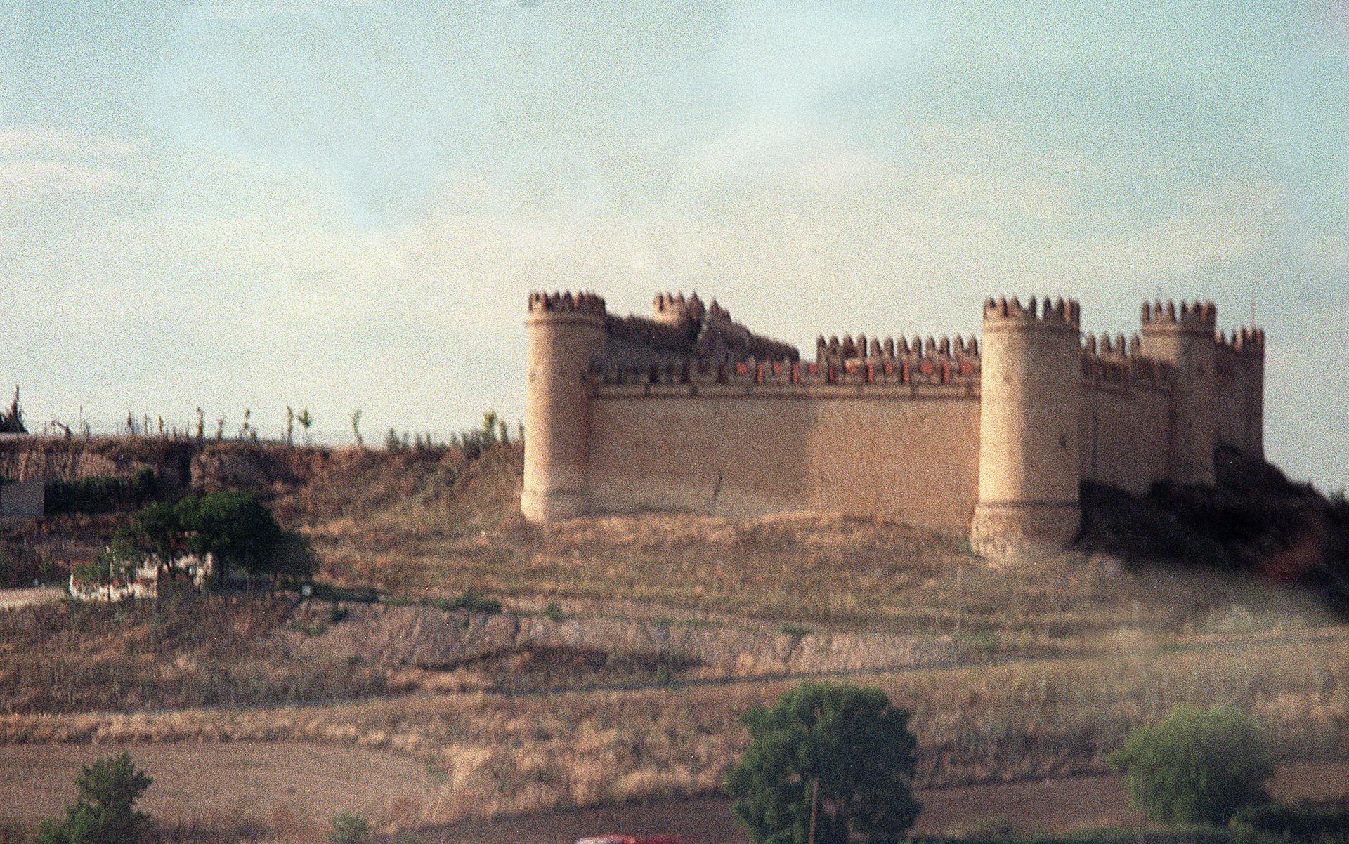 Uno de los bienes más singulares y valiosos que ha subastado la Gerencia de Infraestructuras y Equipamiento de Seguridad del Estado en los últimos años es el Castillo de Maqueda, en Toledo.