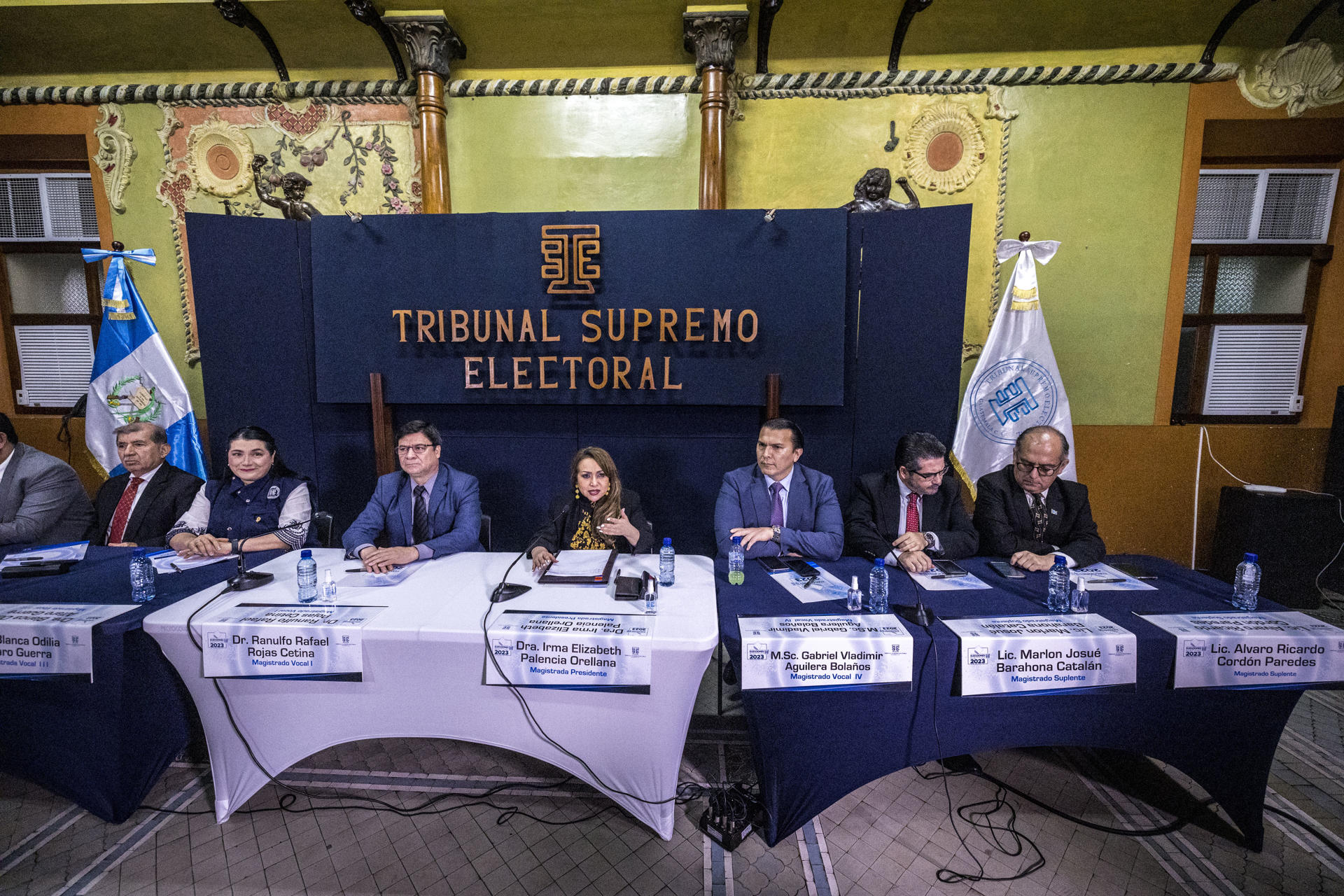 After making official the results of the presidential election in Guatemala and giving the winner to the progressive Bernardo Arévalo de León of the Semilla party, President Irma Palencia (c) and the magistrates of the Supreme Electoral Tribunal disassociated themselves this Monday from an order sent by one of their officials to suspend the political group of the Movimiento Semilla, of President-elect Bernardo Arévalo de León in Guatemala City, Guatemala, 28 August 2023. At a press conference, the magistrates of the electoral court said they were not "aware" of the decision to suspend Semilla, ordered by one of its employees, the National Registrar of Citizens, Ramiro Muñoz. The suspension of the Seed Movement was officially notified, as confirmed by the Seed Movement to EFE, while the magistrates indicated that they were "in session" during the last hours and do not officially know the case. EFE/ Esteban Biba
