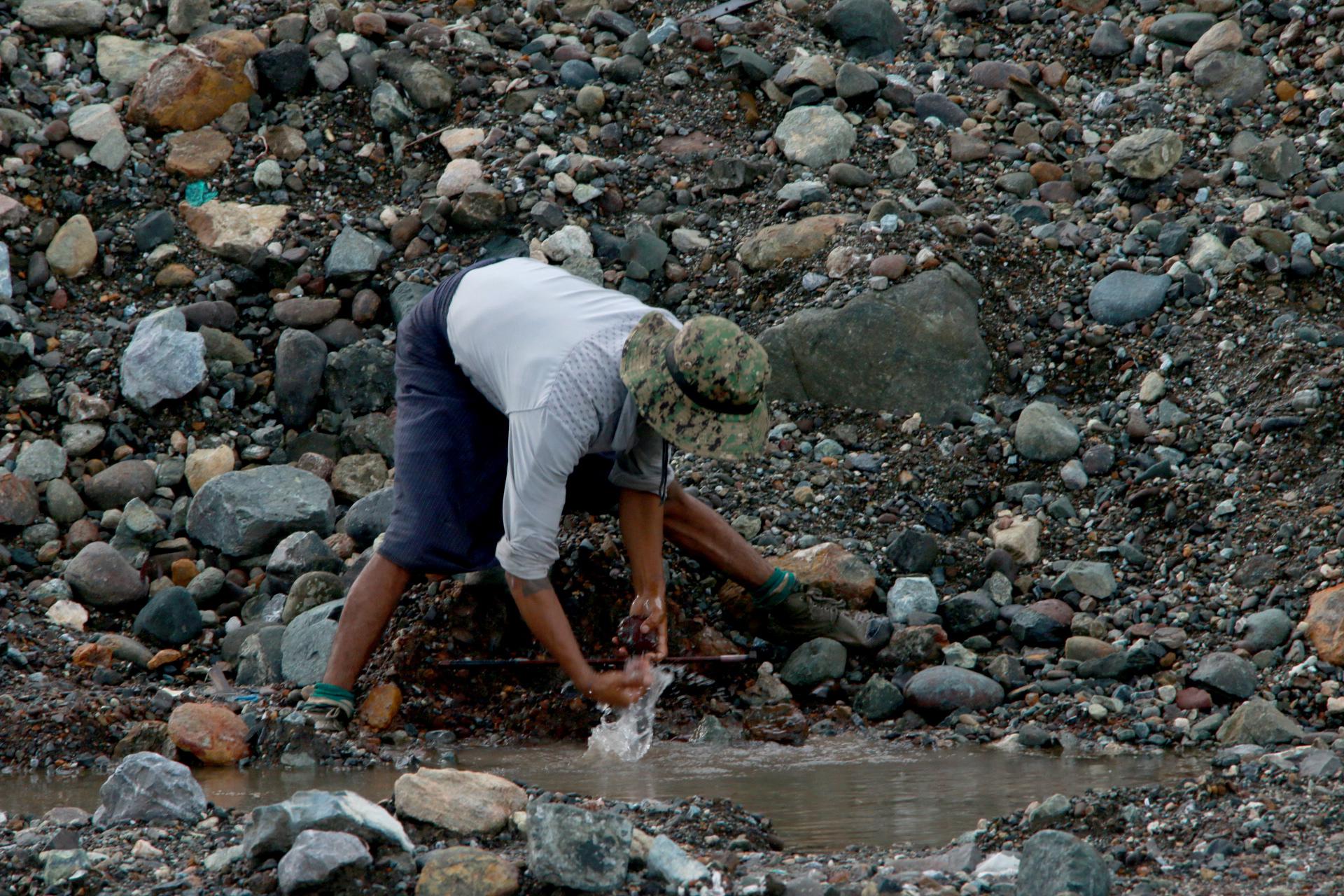 A miner searches for Jade stones at the HpaKant jade mining area, in Kachin State, northern Myanmar, in Hpakant, Kachin State, northern Myanmar, 04 July 2020. EFE-EPA FILE/AH JE
