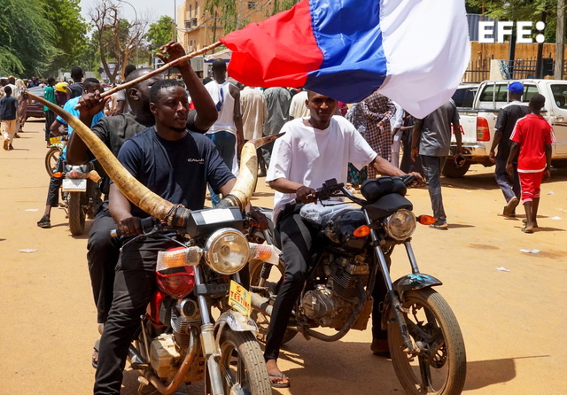 Supporters of the coup regime in Niger rally in Niamey on 30 July 2023. EFE/EPA/ISSIFOU DJIBO