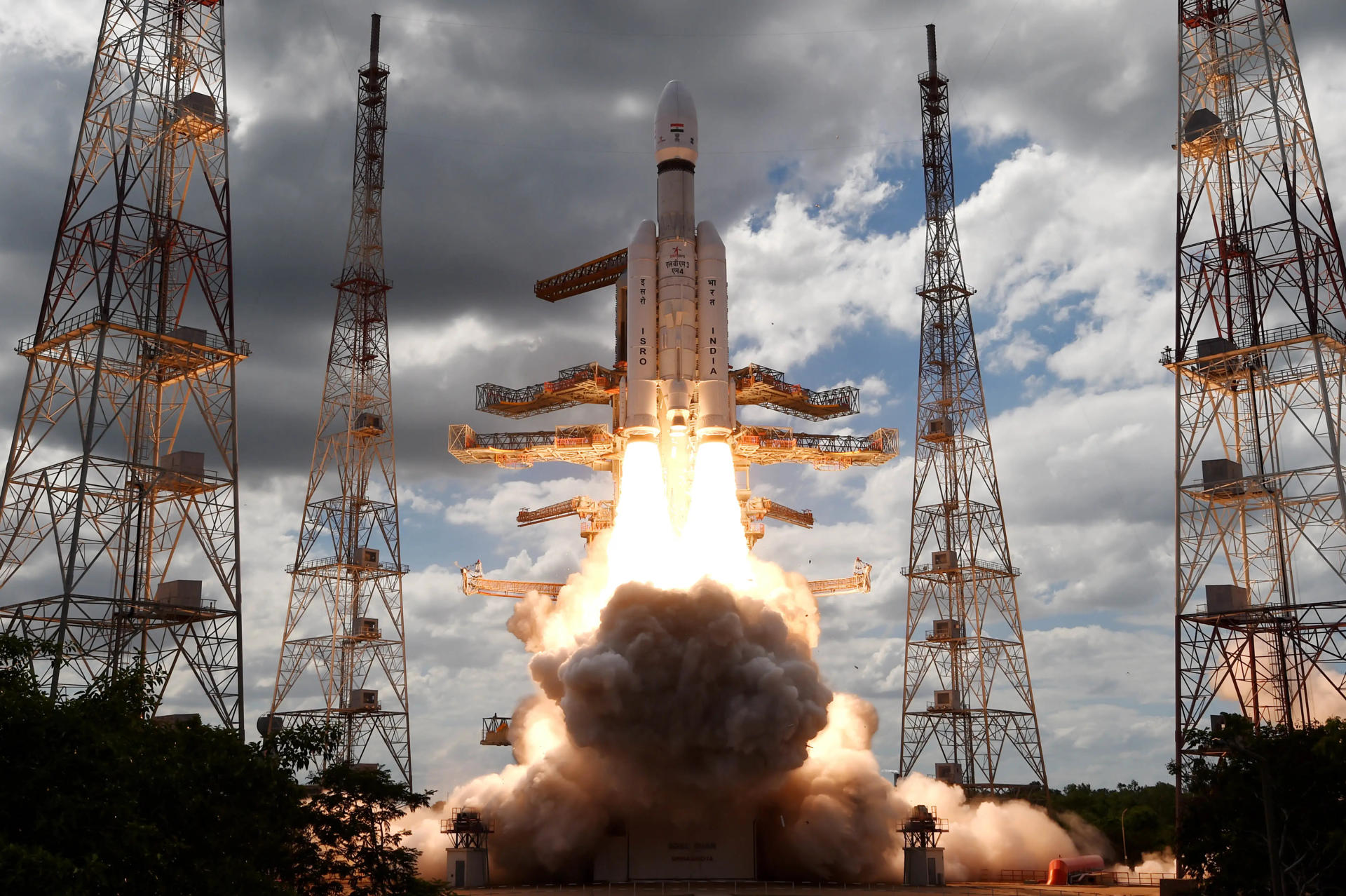 A photo made available by the Indian Space Research Organisation shows the launch of Chandrayaan 3 on 14 July 2023. EFE/ISRO FOR EDITORIAL USE ONLY (MANDATORY CREDIT)