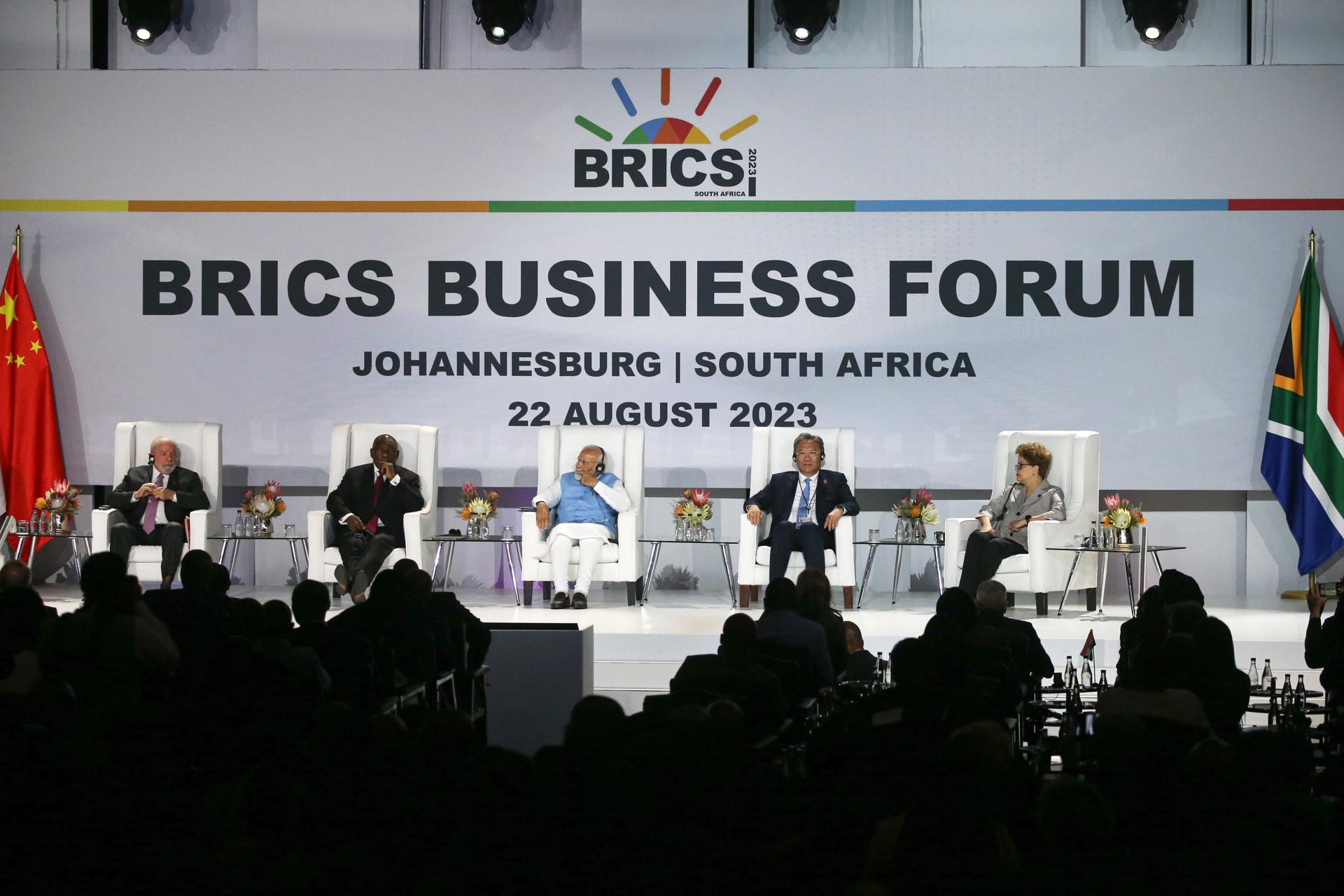 President of Brazil Luiz Inacio Lula da Silva, (L), South African President Cyril Ramaphosa, (2L), Prime Minister of India Narendra Modi, (C), China's Minister of Commerce Wang Wentao (2R), and chair of the New Development Bank and former President of Brazil Dilma Roussef (R) attend the start of the 15th BRICS Summit, in Johannesburg, South Africa, 22 August 2023. EFE/EPA/KIM LUDBROOK