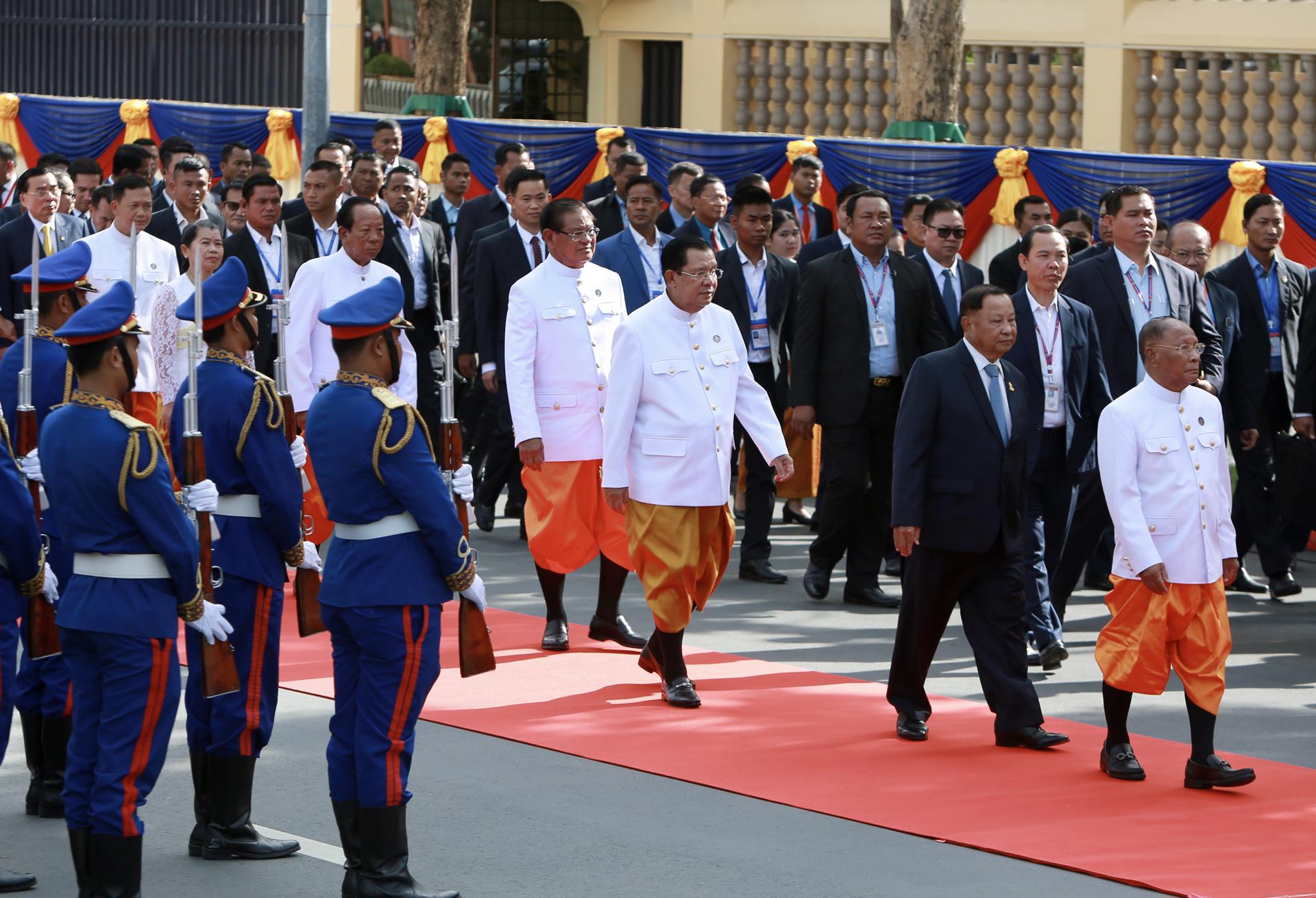 Cambodian Prime Minister Hun Sen (C) walks during the opening ceremony of a new session of parliament at the National Assembly in Phnom Penh, Cambodia, 21 August 2023. EFE-EPA/KITH SEREY
