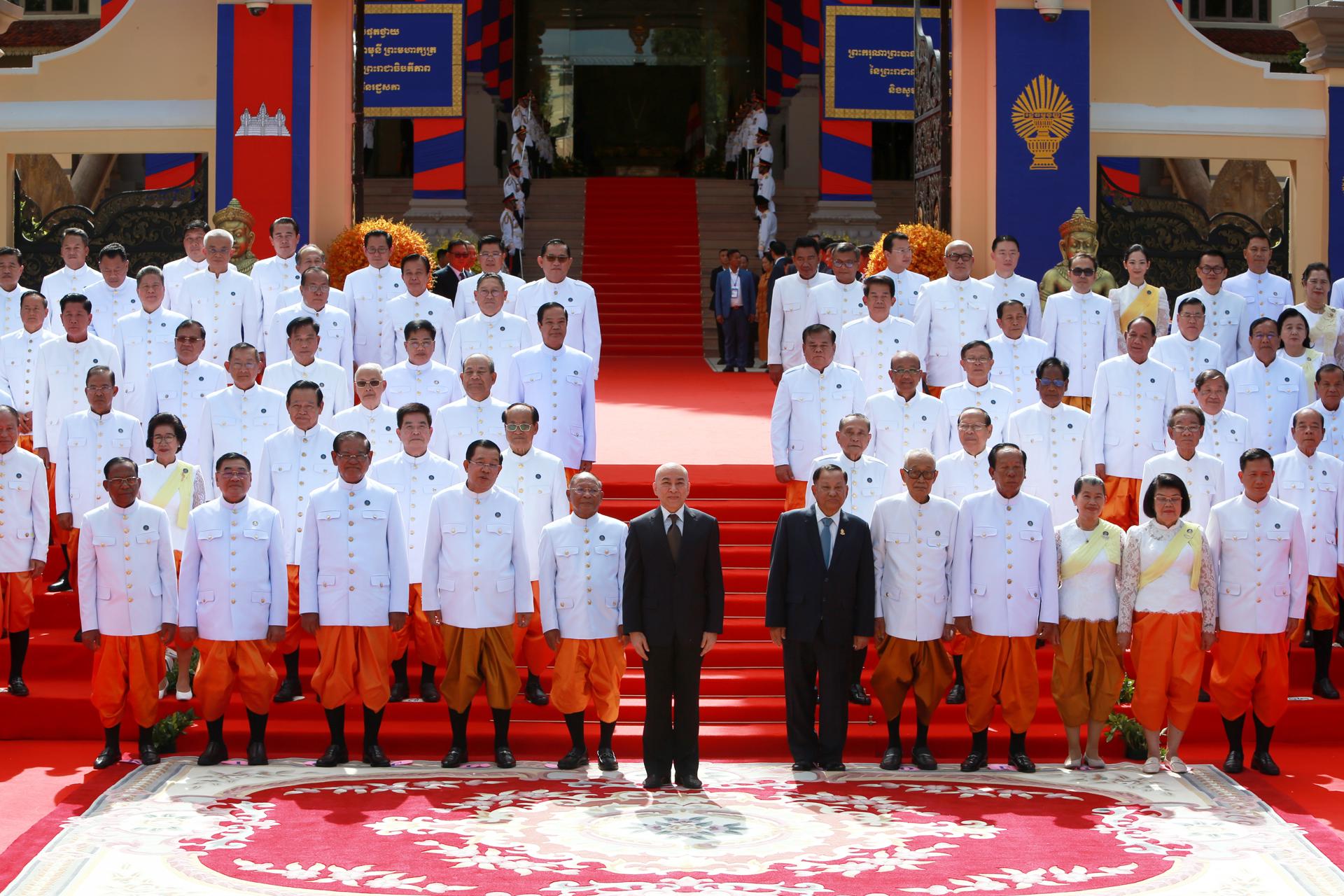 Cambodian King Norodom Sihamoni (C-L) poses with lawmakers during the opening ceremony of a new session of parliament at the National Assembly in Phnom Penh, Cambodia, 21 August 2023. EFE-EPA/KITH SEREY
