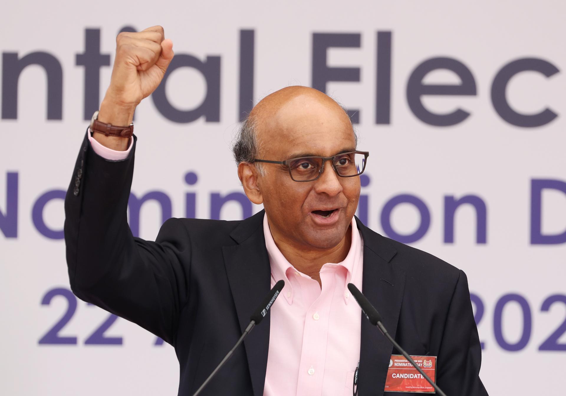 Singaporean presidential candidate Tharman Shanmugaratnam gestures as he delivers his speech at the nomination center on Nomination Day in Singapore, 22 August 2023. EFE/EPA/HOW HWEE YOUNG
