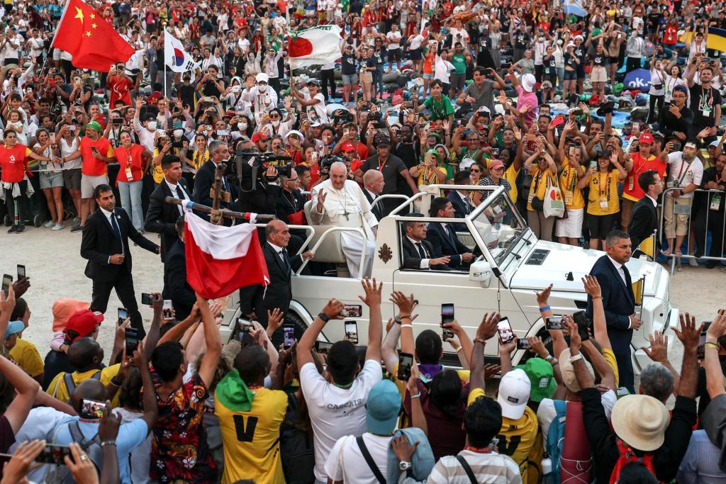 Un millón y medio de personas, una multitud sin precedentes en Portugal, arropa al papa