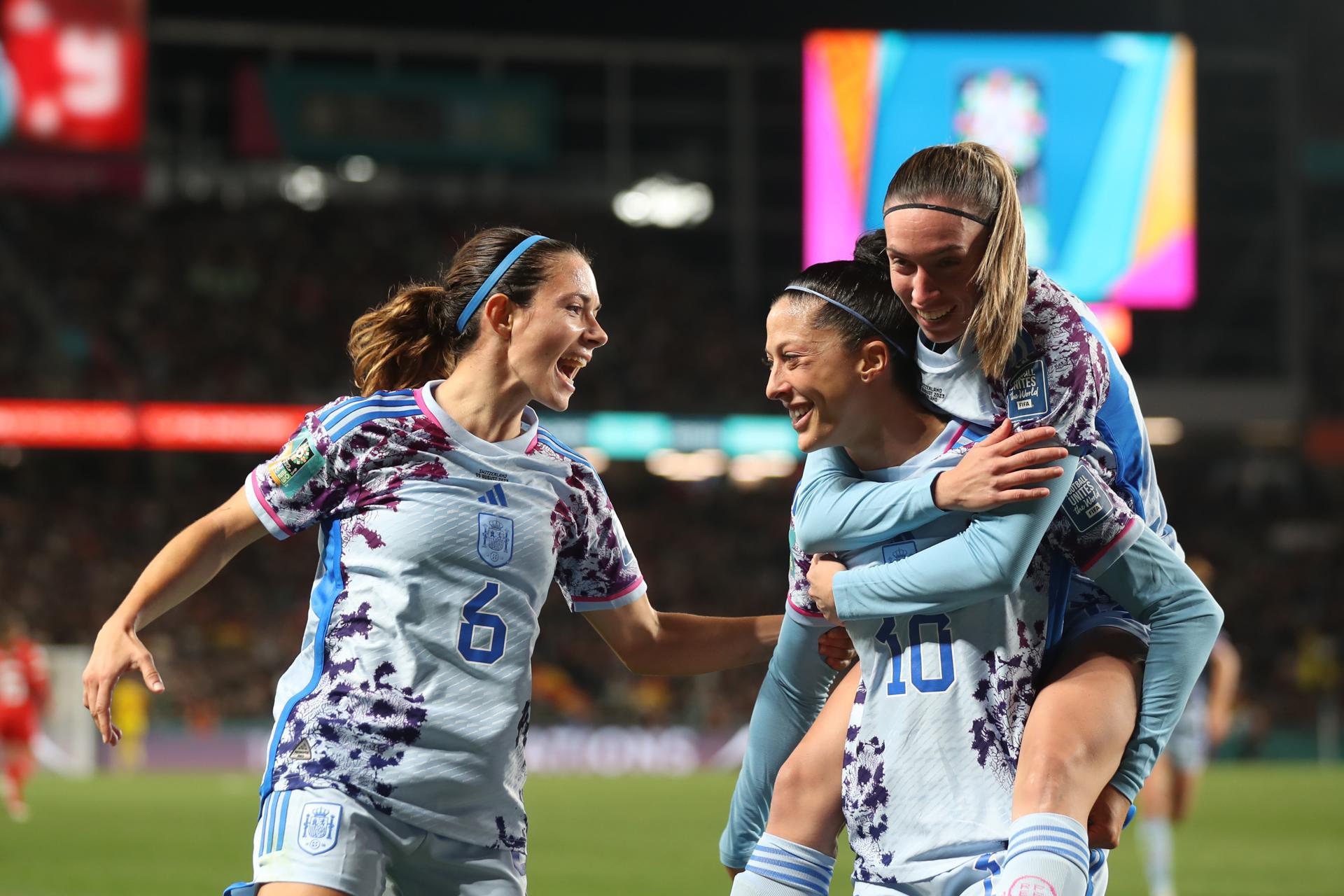 Jennifer Hermoso of Spain celebrates her goal with teammates during the FIFA Women's World Cup 2023 Round of 16 soccer match between Switzerland and Spain at Eden Park in Auckland, New Zealand, 05 August 2023. EFE/EPA/SHANE WENZLICK AUSTRALIA AND NEW ZEALAND OUT