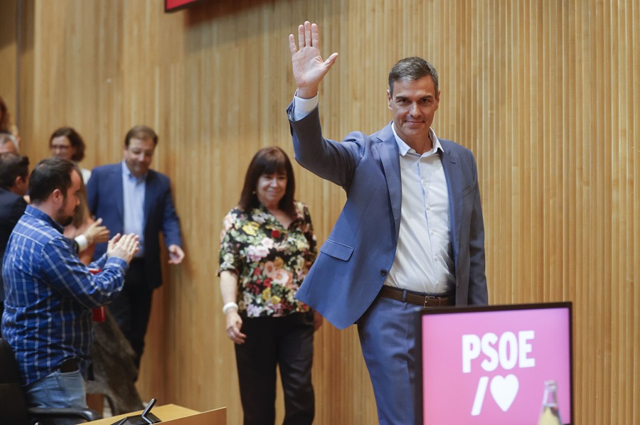 Pedro Sánchez pide al PP que no “presione” al rey con el candidato a la investidura