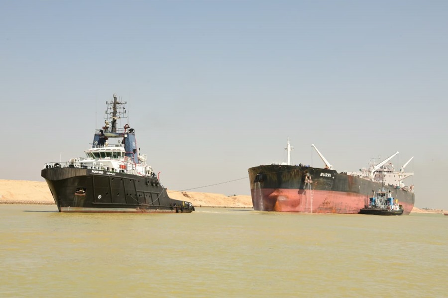 El canal de Suez, cerrado durante varias horas por un choque entre un buque cisterna y un petrolero