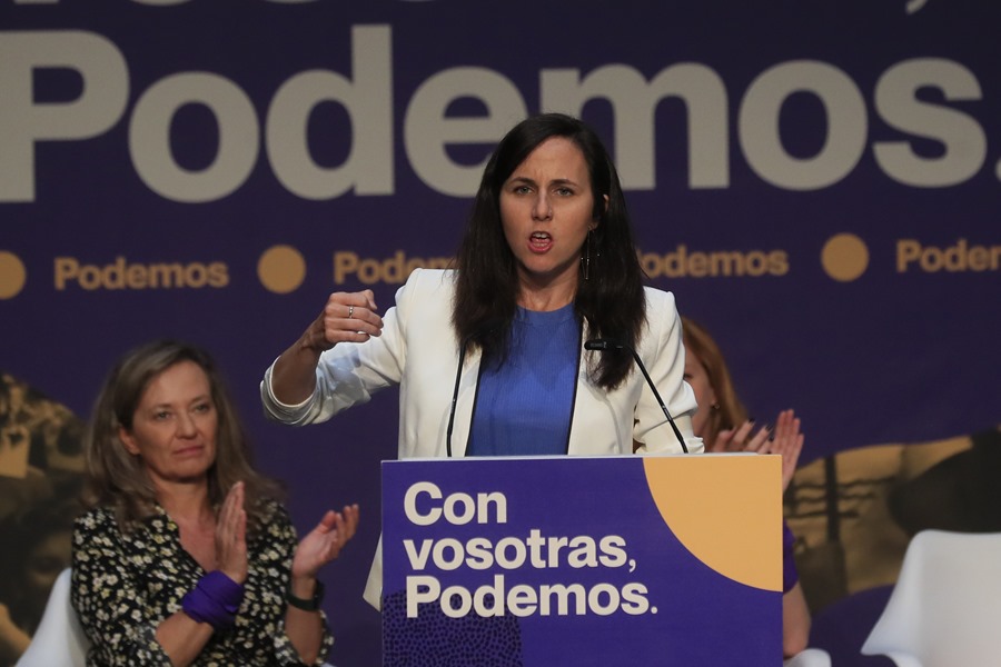 La líder de Podemos y ministra de Derechos Sociales en funciones, Ione Belarra, durante su intervención este sábado junto a la militancia del partido en el Círculo de Bellas Artes, Madrid