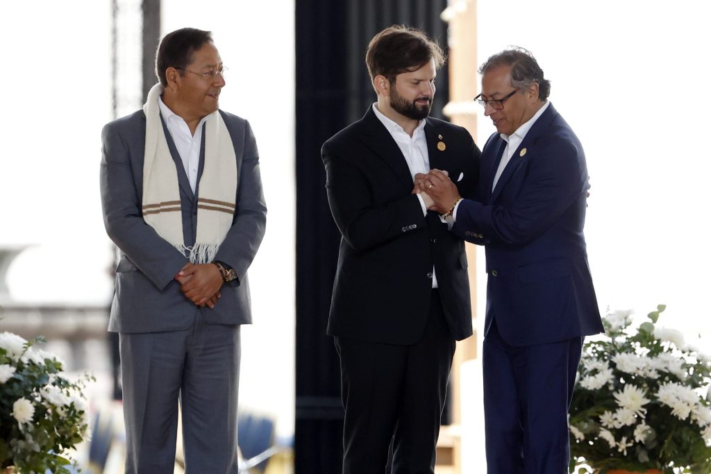 Los presidentes de Bolivia, Luis Arce; Chile, Gabriel Boric; y Colombia, Gustavo Petro, el 11 de septiembre de 2023, en el acto ciudadano en conmemoración de los 50 años del golpe de Estado contra el Gobierno de Salvador Allende, en el Palacio de La Moneda en Santiago (Chile). EFE/Elvis González