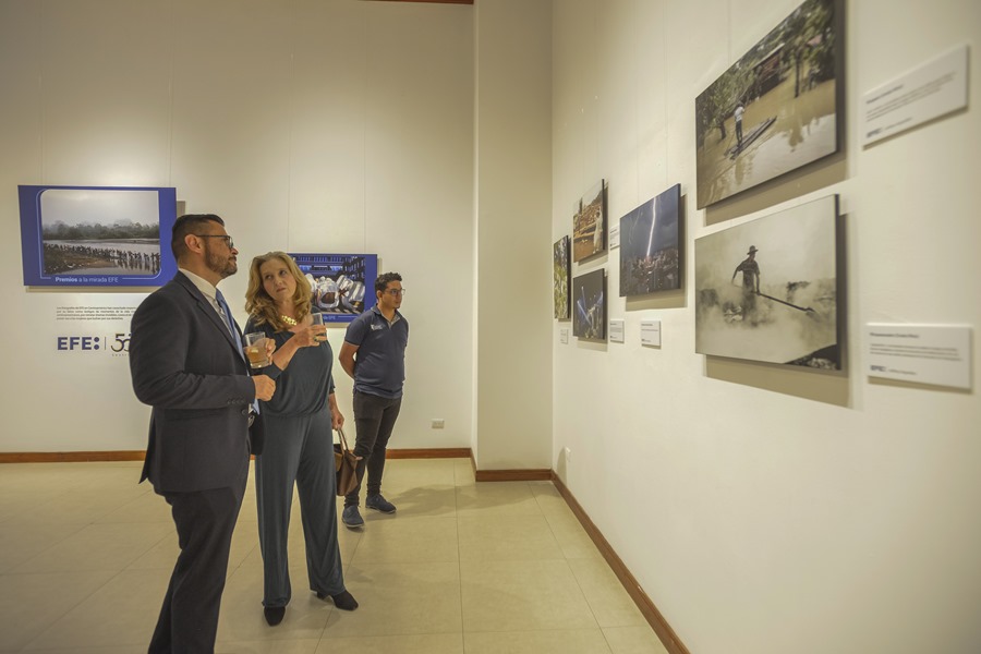 Una exposición de fotografías emblemáticas repasa 50 años de presencia de EFE en Centroamérica