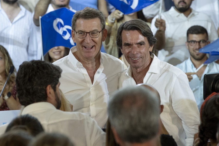 Feijóo y Aznar coinciden en plena polémica por la movilización frente a la amnistía