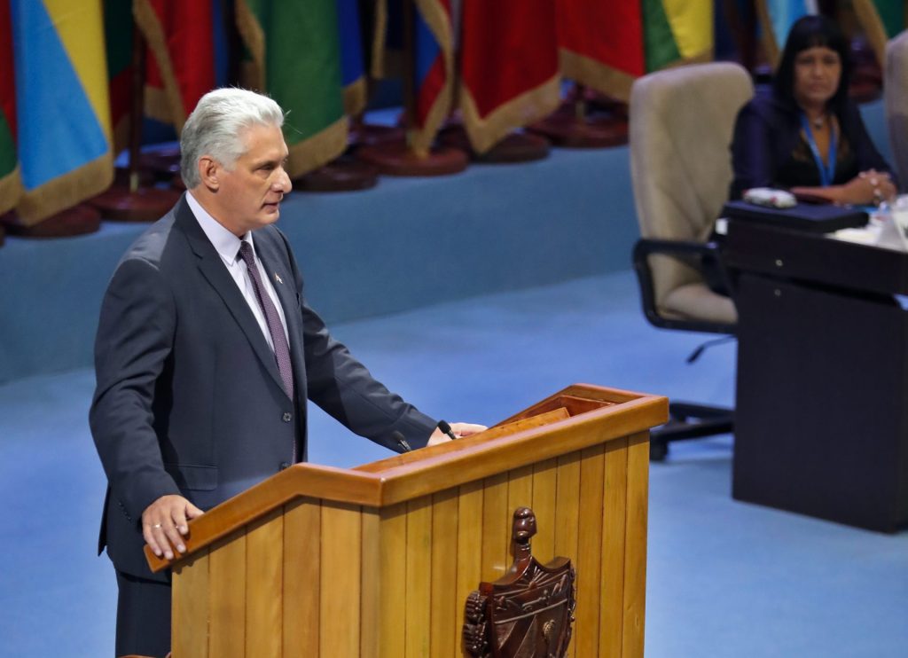 El presidente de Cuba, Miguel Díaz-Canel Bermúdez, pronuncia un discurso, durante la Cumbre del G77+China en La Habana (Cuba). EFE/Ernesto Mastrascusa