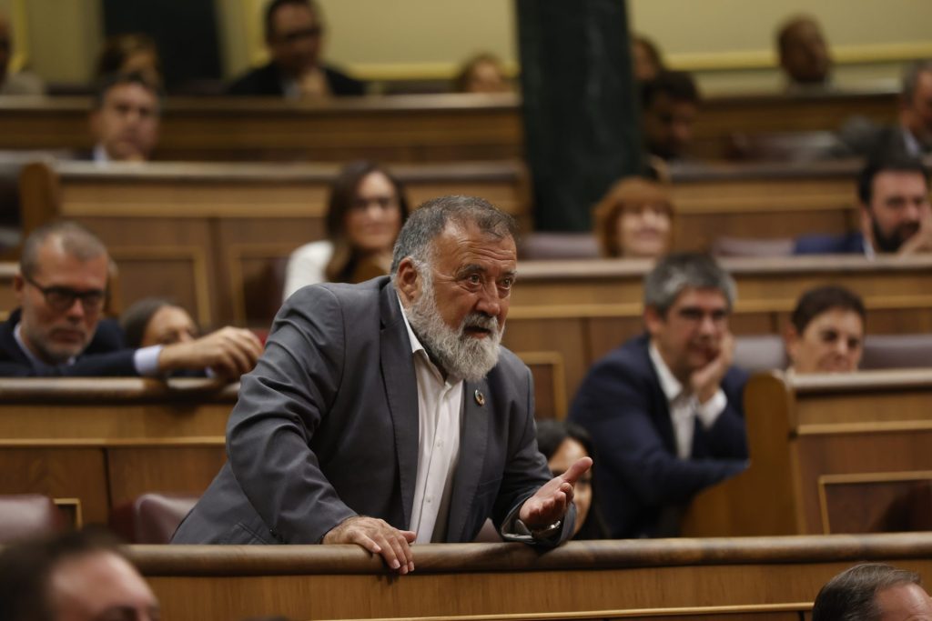  El diputado socialista Herminio Sancho durante la primera votación en la segunda jornada del debate de su investidura de Alberto Núñez Feijóo, en el Congreso este miércoles. 