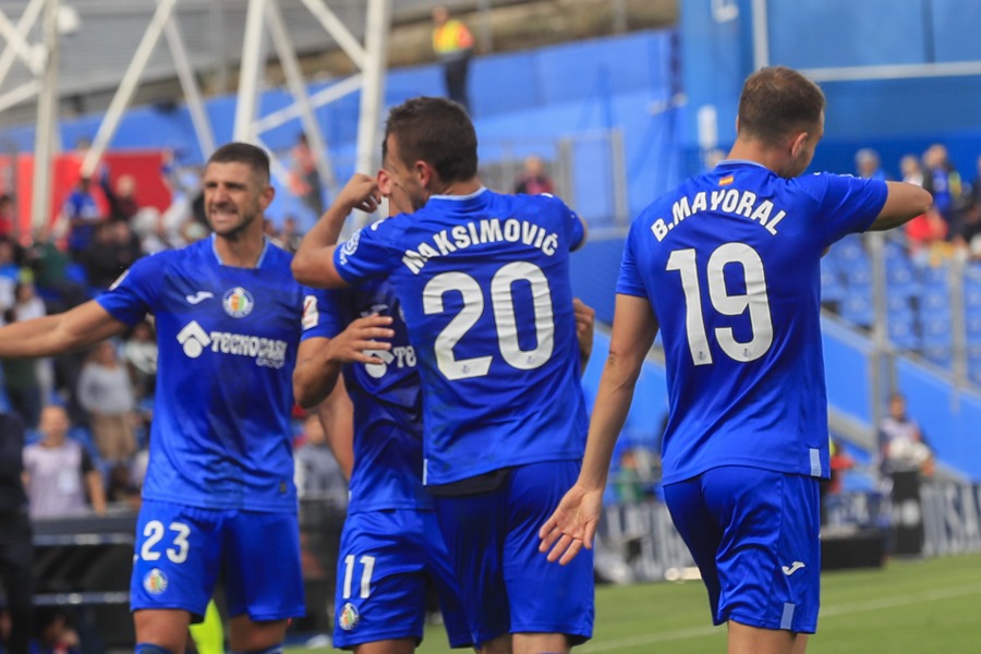 Nemanja Maksimovic (c) celebra un gol frente a Osasuna