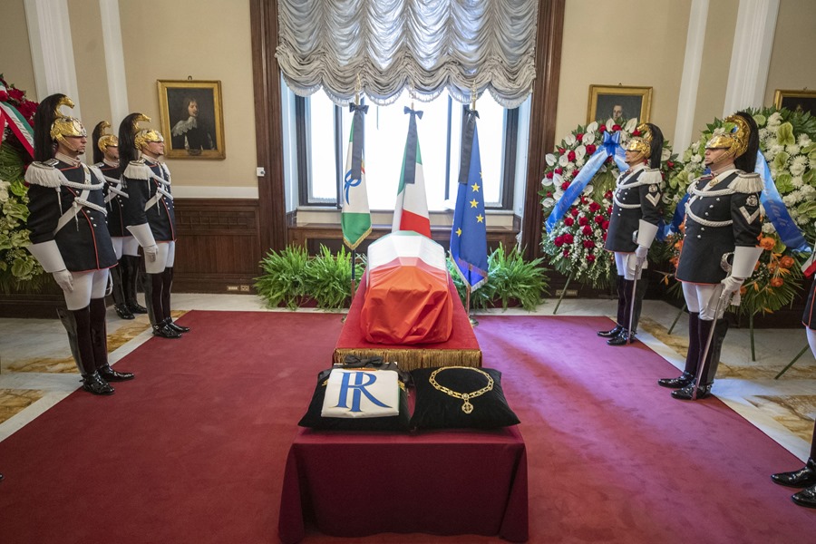 Imagen facilitada por la Presidencia italiana del funeral de Estado del presidente emérito Giorgio Napolitano, en la Cámara de Montecitorio en Roma.