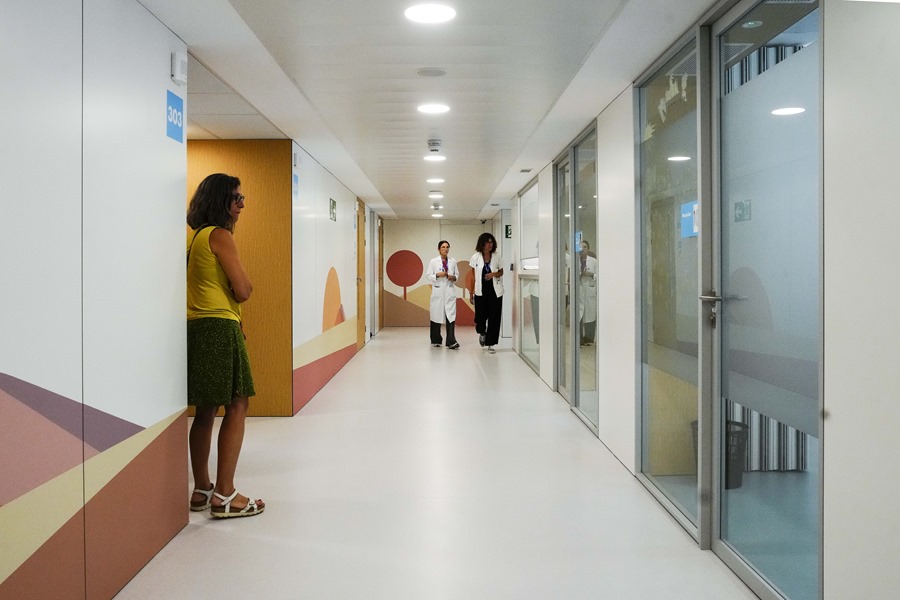 El Hospital Vall d,Hebron de Barcelona ha puesto en marcha hoy la planta de hospitalización de salud mental para niños y adolescentes, en un momento de aumento de conductas autolesivas y tentativas de suicidios
