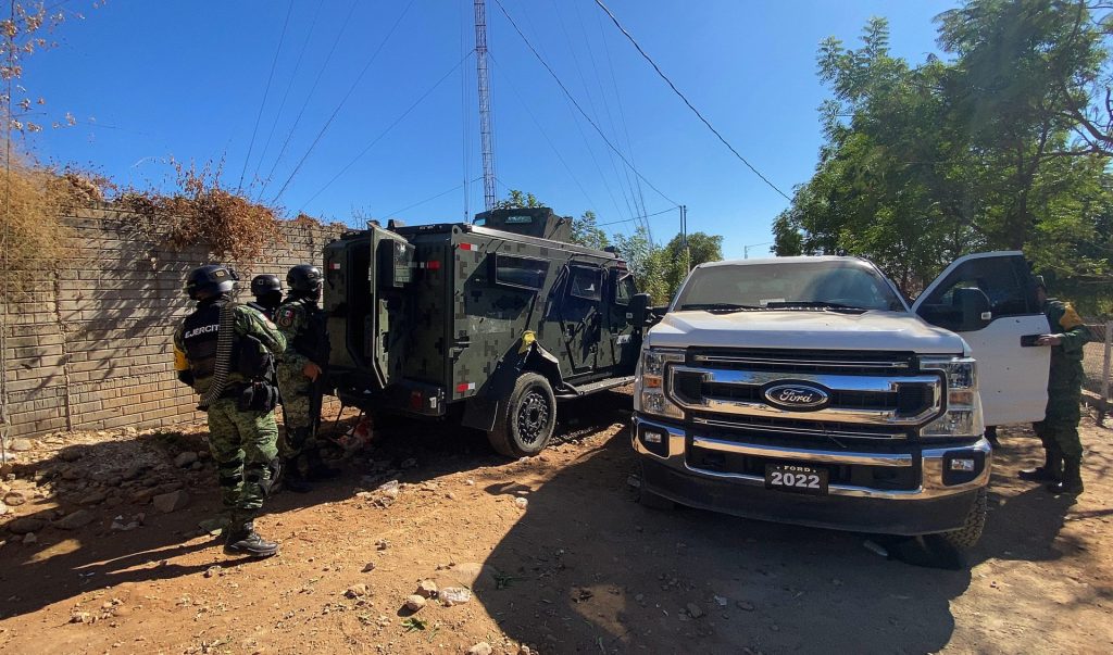 Members of the Mexican Army guard the area where Ovidio Guzmán, son of 'Chapo', was captured on January 5, 2023 in Culiacán, Sinaloa (Mexico), in an archive photograph.  EFE/Juan Carlos Cruz