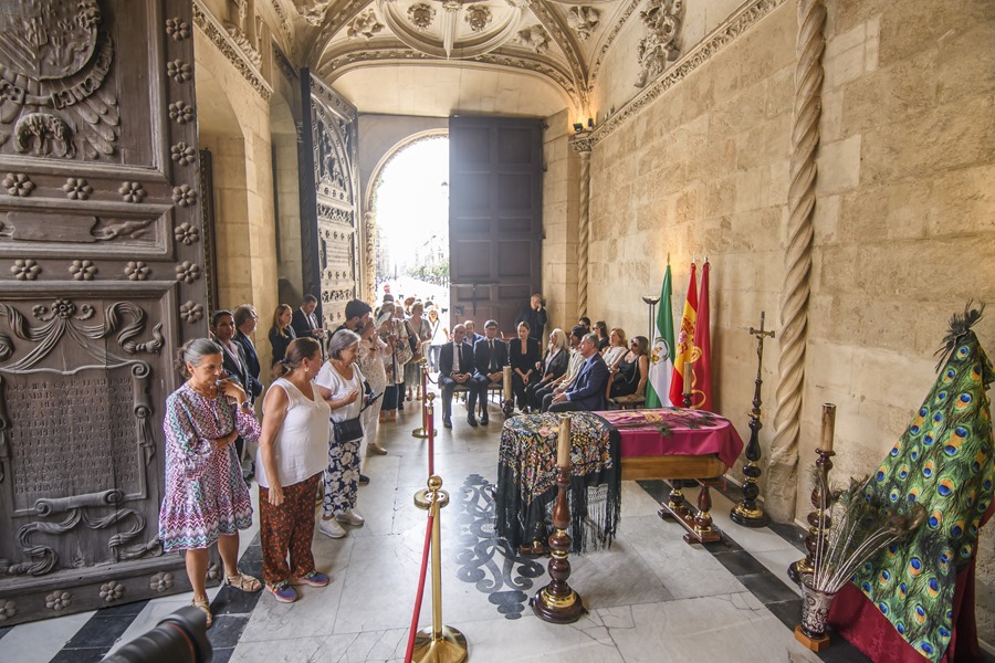 Abierta al público la capilla ardiente de María Jiménez en el Ayuntamiento de Sevilla