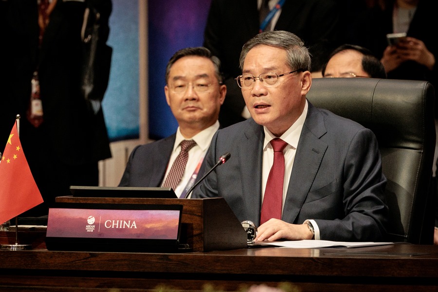 El primer ministro chino se opone “a una nueva Guerra Fría” y rechaza “elegir bandos”