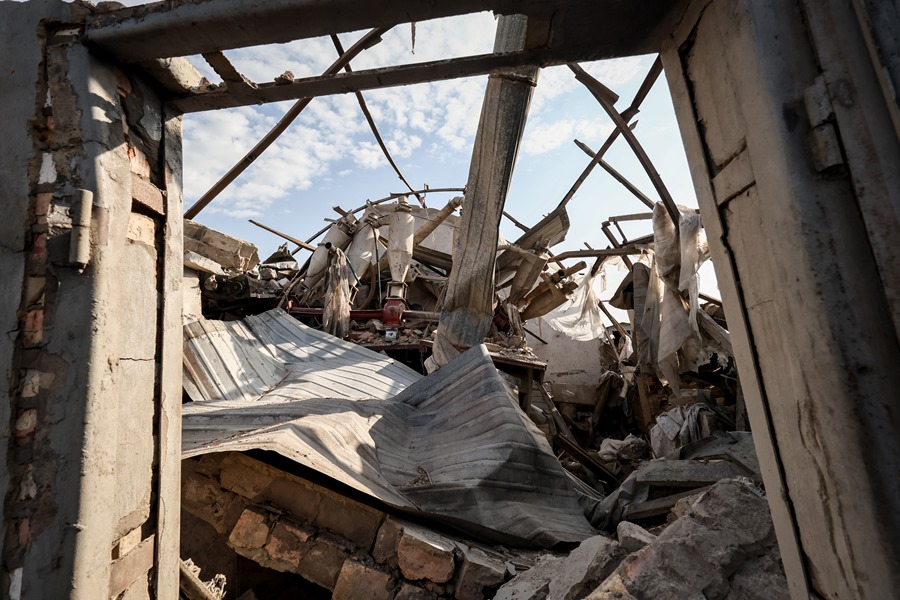 Un almacén de grano destrozado en Orikhiv, Ucrania