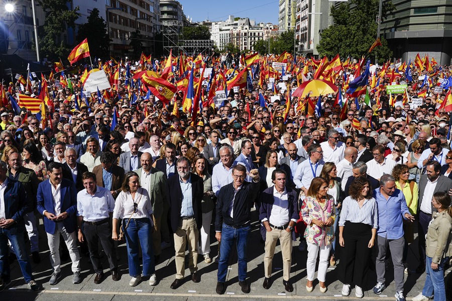 Feijóo promete defender una España de libres e iguales de una amnistía que no se votó