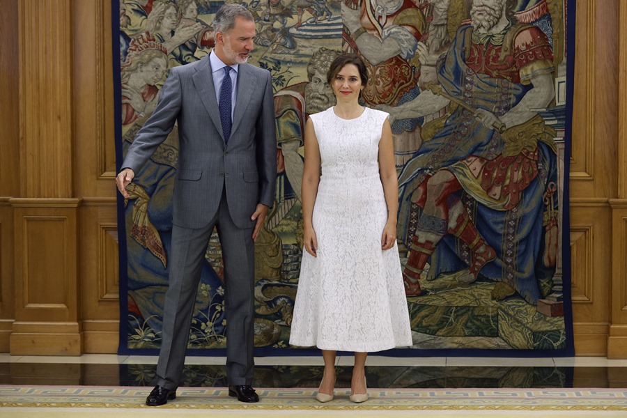 El rey Felipe VI recibe a la presidenta de la Comunidad de Madrid, Isabel Díaz Ayuso.