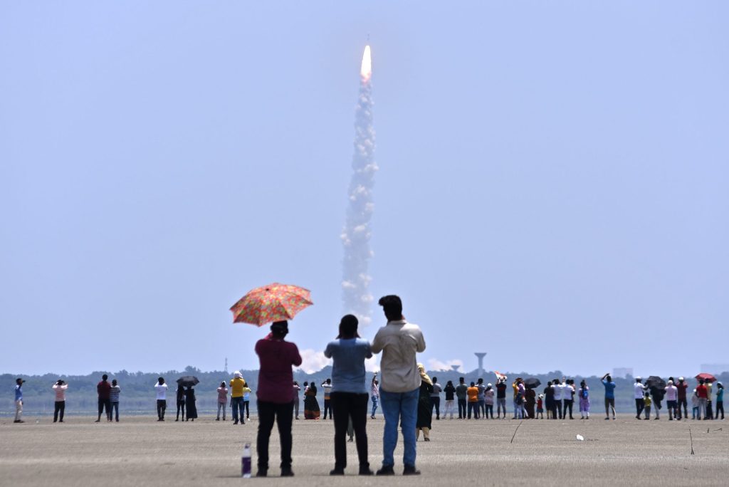 La India lanza con éxito su primera misión espacial para estudiar el Sol