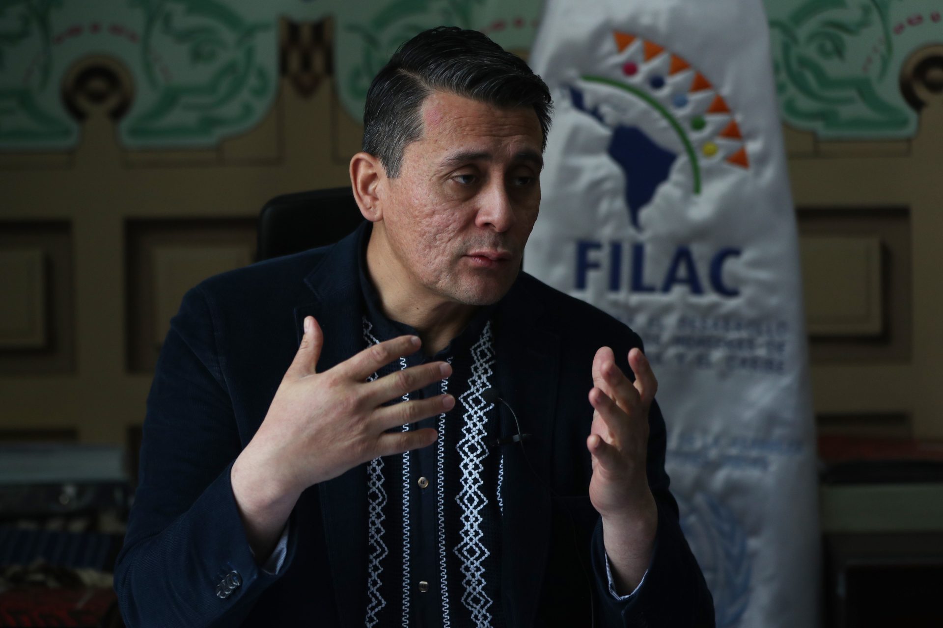 Alberto Pizarro, secretario técnico del Fondo para el Desarrollo de los Pueblos Indígenas de América Latina y el Caribe (Filac), habla durante una entrevista con EFE el 14 de septiembre de 2023, en La Paz (Bolivia). EFE/Luis Gandarillas
