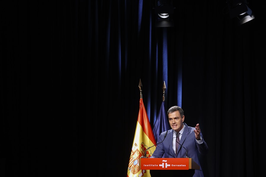 El presidente del Gobierno en funciones, Pedro Sánchez, interviene durante el acto celebrado este por el Instituto Cervantes