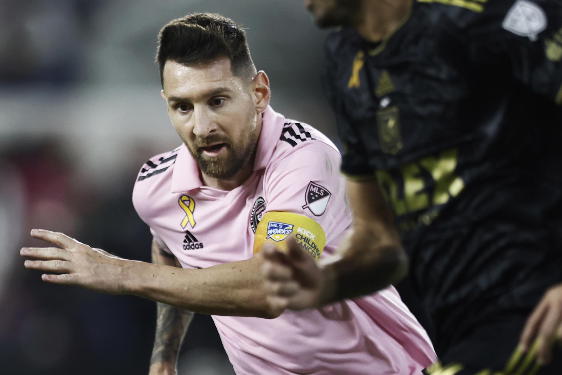 Lionel Messi (L) of Inter Miami FC in action against Giorgio Chiellini of LAFC during the match between LAFC and Inter Miami FC at BMO Stadium in Los Angeles, California, US, 03 September 2023. EFE-EPA/ETIENNE LAURENT
