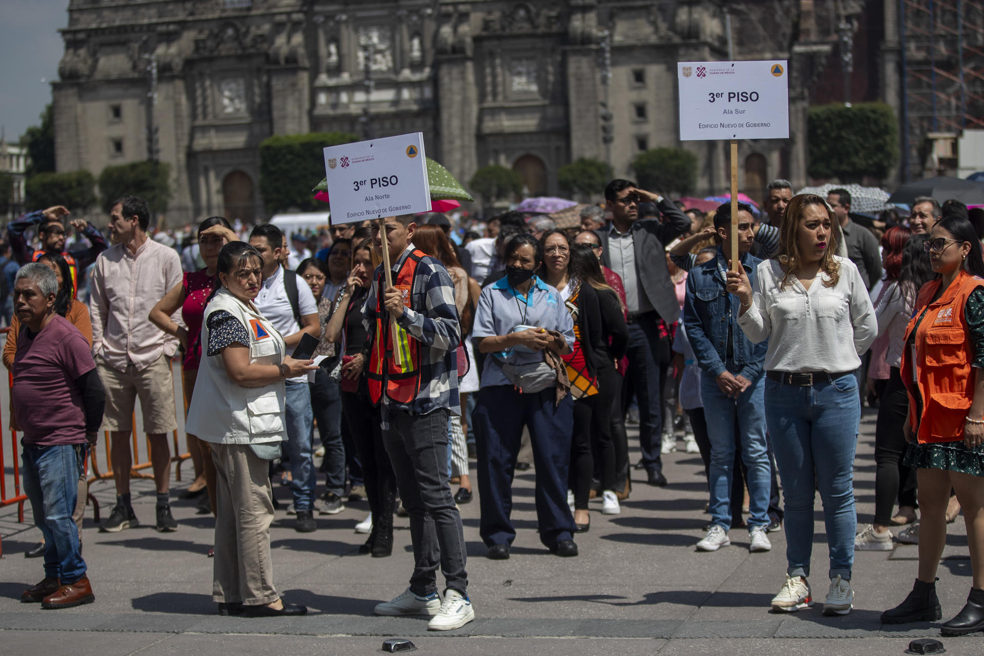 People take part in the 2023 national seismic drill, at the Zocalo square in Mexico City, Mexico, 19 September 2023. EFE/Isaac Esquivel

