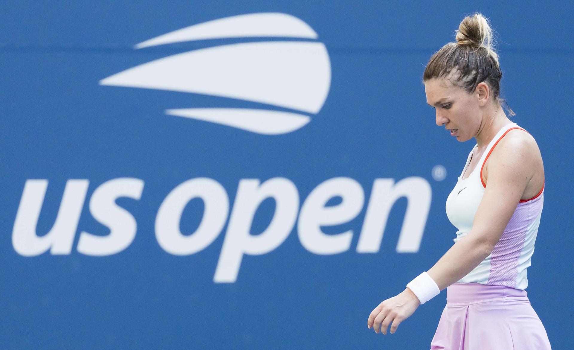 (FILE) - Simona Halep of Romania during her first round loss at the US Open Tennis Championships at the USTA National Tennis Center in the Flushing Meadows, New York, USA, 29 August 2022 (reissued 21 October 2022). (Tenis, Abierto, Rumanía, Estados Unidos, Nueva York) EFE/EPA/JUSTIN LANE *** Local Caption *** 57888350