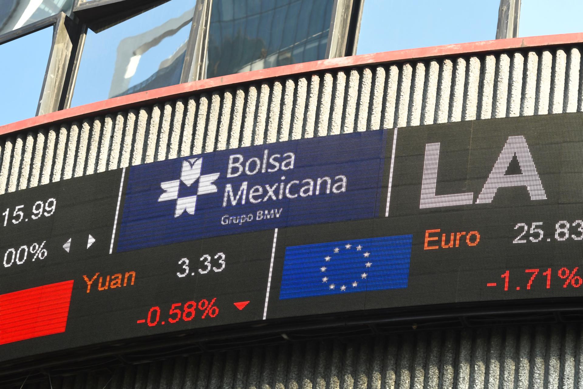 (FILE) Photograph of the exterior blackboard of the Mexican Stock Exchange (BMV) with indicators from March 31, 2020 at its headquarters in Mexico City (Mexico). EFE/Jorge Núñez